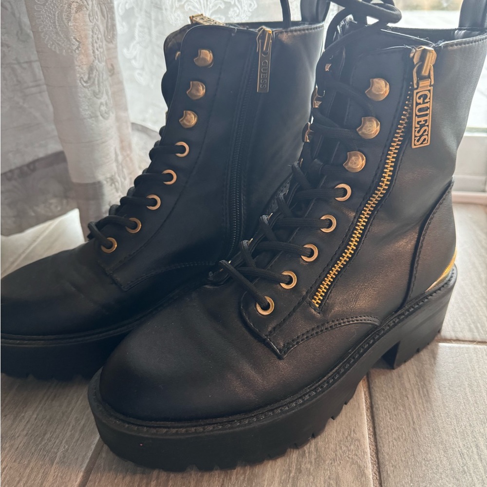 Guess Chelsea Boots Black and Gold
